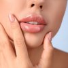 Powiększanie ust implantami